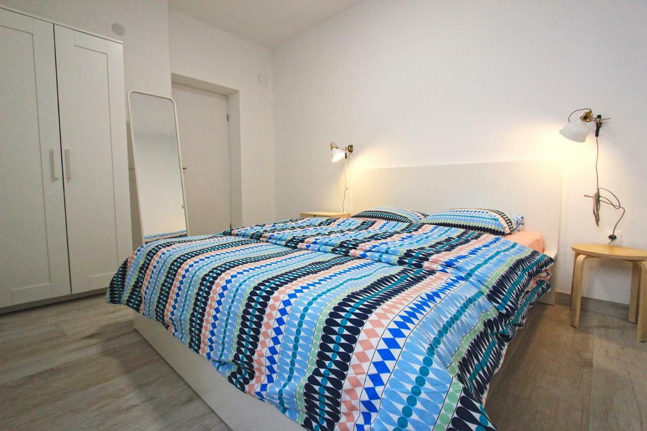 Beachfront Apartments Anita With Pool คาร์โลบัก ภายนอก รูปภาพ