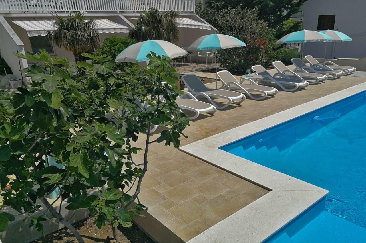 Beachfront Apartments Anita With Pool คาร์โลบัก ภายนอก รูปภาพ
