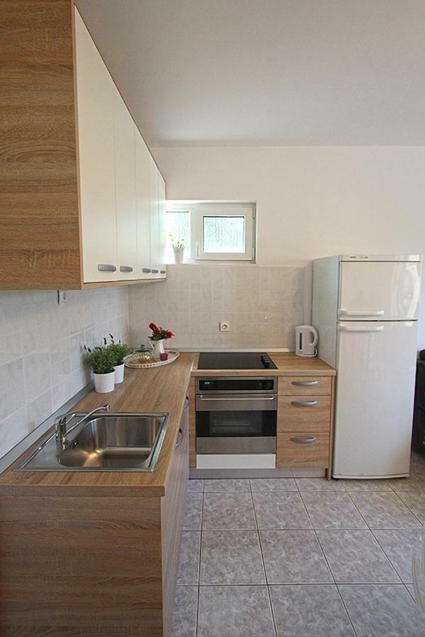 Beachfront Apartments Anita With Pool คาร์โลบัก ภายนอก รูปภาพ