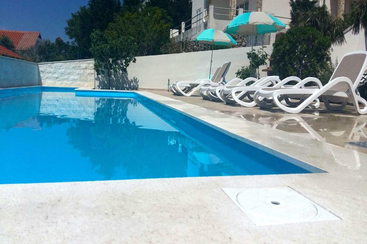 Beachfront Apartments Anita With Pool คาร์โลบัก ภายนอก รูปภาพ